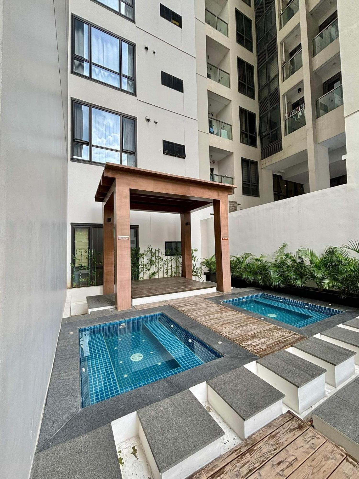 Greenbelt Hamilton Tower 1 Makati City Exterior photo